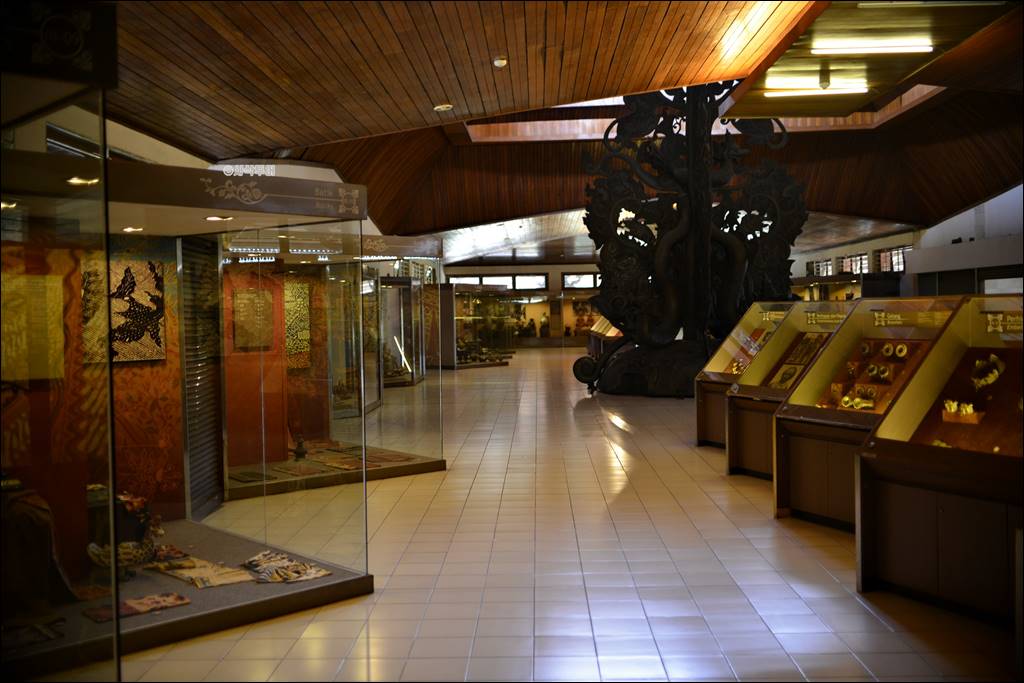 Museum Indonesia at TMII — photograph 61
