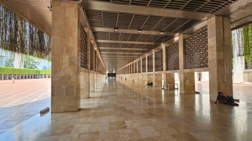 Istiqlal Mosque Jakarta — photograph 14