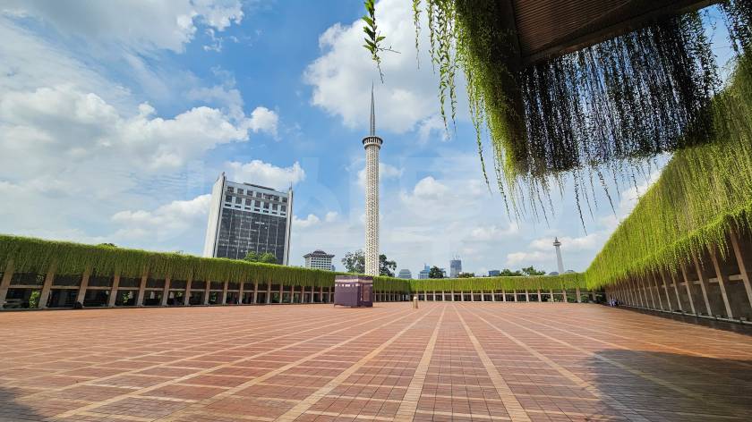 Istiqlal Mosque Jakarta — photograph 16