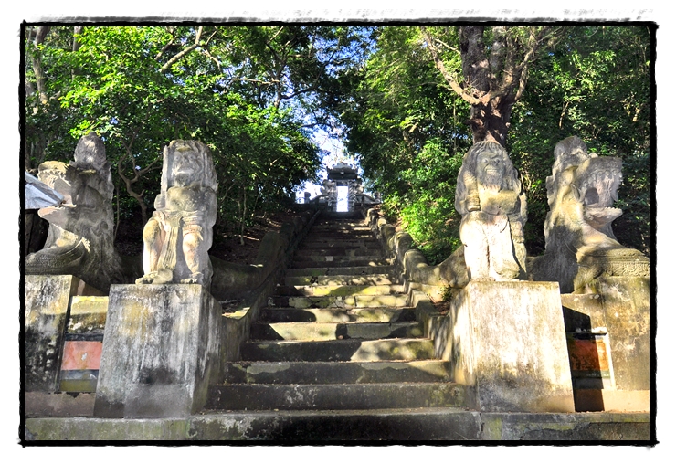 Pura Gunung Pengsong — island, landscape and visitor photographs 4