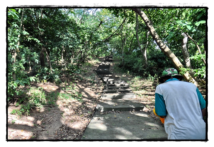 Pura Gunung Pengsong — island, landscape and visitor photographs 5