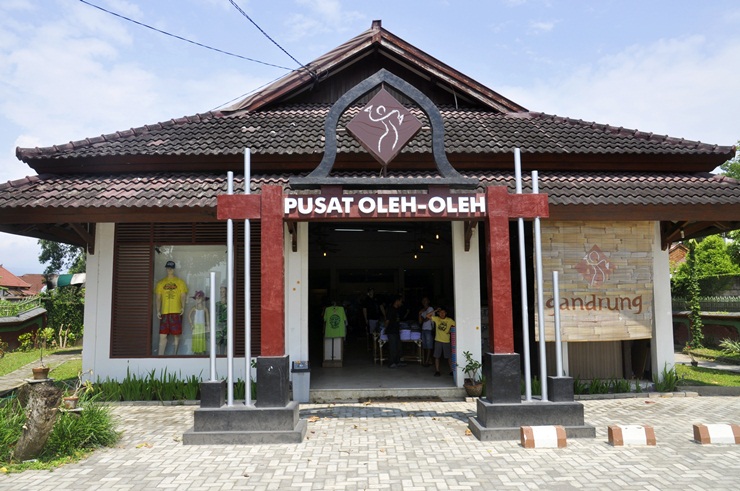Gandrung Souvenir Shop — original shopping photographs 1