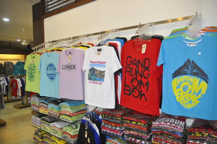 Gandrung Souvenir Shop — original shopping photographs 7