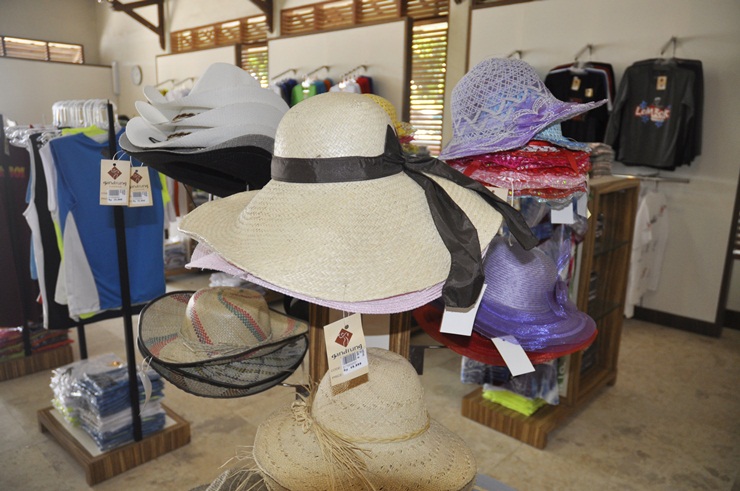 Gandrung Souvenir Shop — original shopping photographs 8