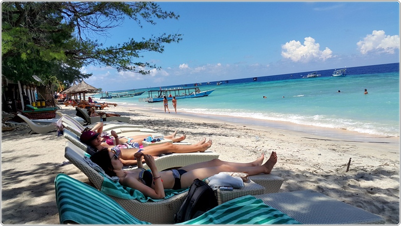 Gili Trawangan — island, landscape and visitor photographs 31