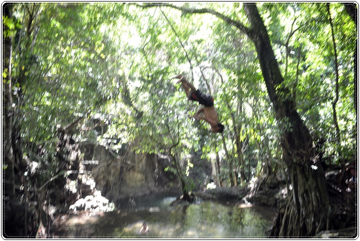 Diwu Mba’i Waterfall — Moyo Island — island, landscape and visitor photographs 5