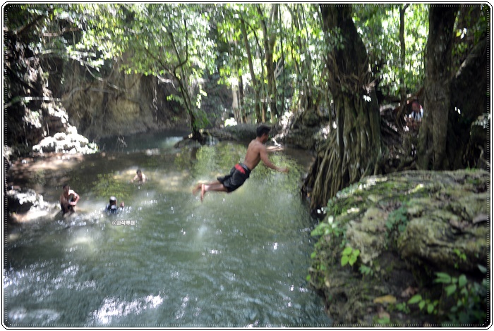 Diwu Mba’i Waterfall — Moyo Island — island, landscape and visitor photographs 6