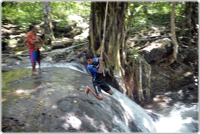 Diwu Mba’i Waterfall — Moyo Island — island, landscape and visitor photographs 7