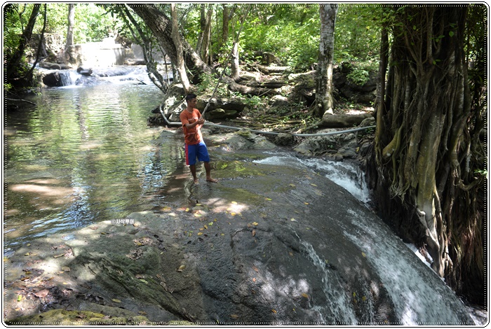 Diwu Mba’i Waterfall — Moyo Island — island, landscape and visitor photographs 11