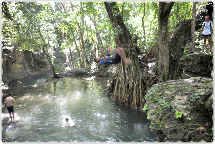 Diwu Mba’i Waterfall — Moyo Island — island, landscape and visitor photographs 16