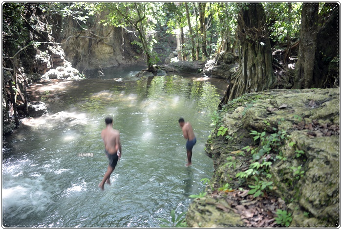 Diwu Mba’i Waterfall — Moyo Island — island, landscape and visitor photographs 19