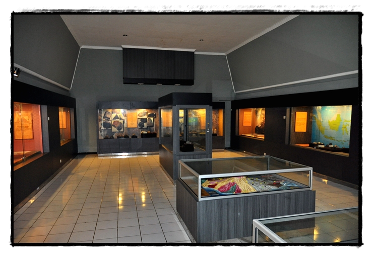 West Nusa Tenggara State Museum — island, landscape and visitor photographs 2