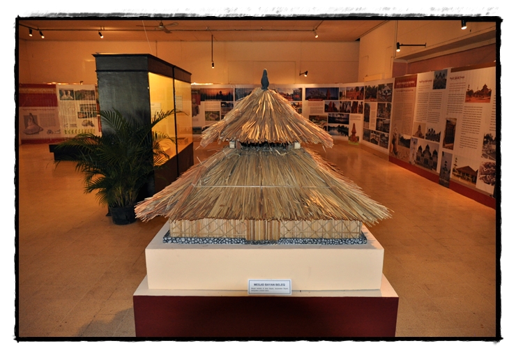 West Nusa Tenggara State Museum — island, landscape and visitor photographs 8