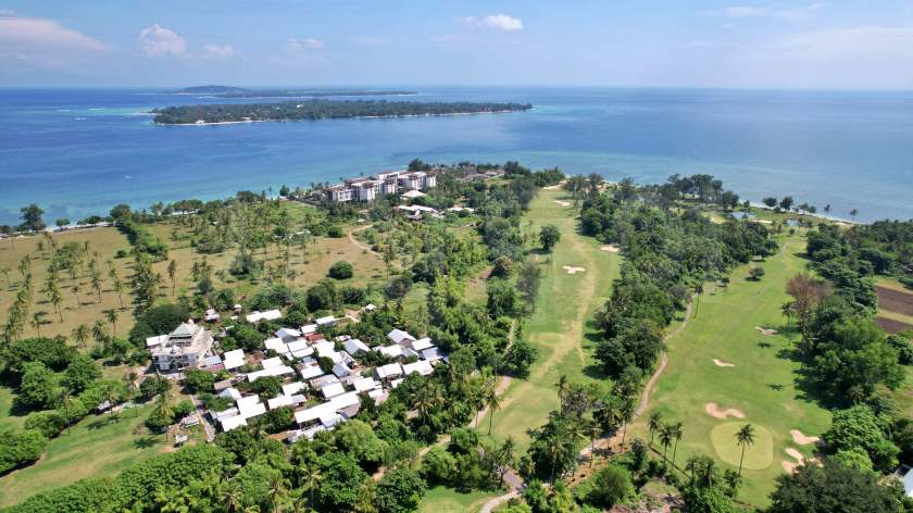 Lombok Golf Kosaido — Sire Beach — course and clubhouse photographs 1
