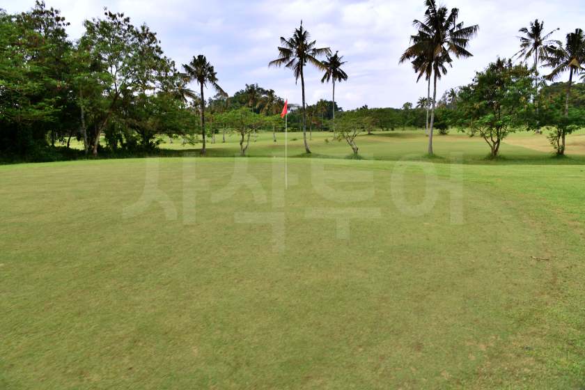 GEC Rinjani Golf & Resort — course and clubhouse photographs 22