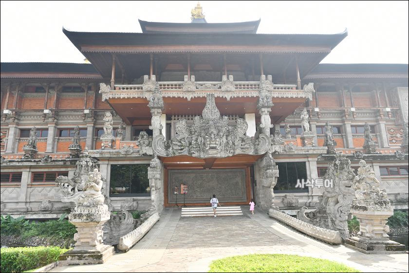 Museum Indonesia at TMII — photograph 2