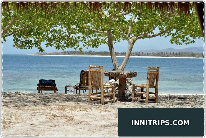 Lunch box and beach-hut break · secret islands photo 17
