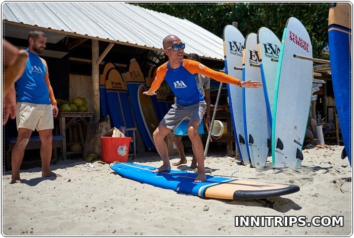 Beach briefing and pop-up practice · Lombok surf lesson photo 3