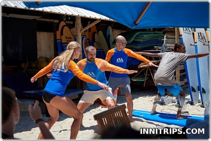 Beach briefing and pop-up practice · Lombok surf lesson photo 5