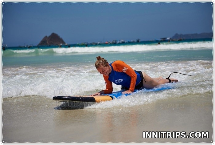 More practice and the return transfer · Lombok surf lesson photo 26