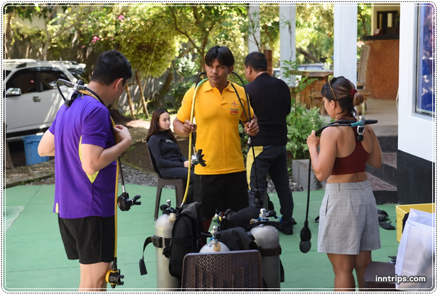 Prepare the scuba kit on the Tulamben dive tour