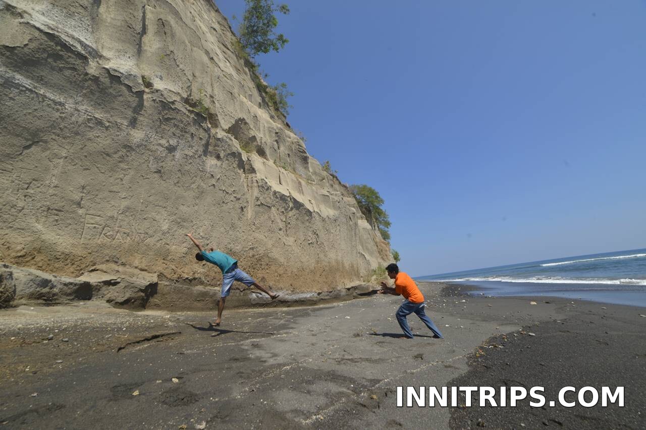 Hotel pickup and Pantai Tebing · North Lombok waterfall tour photo 7