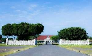 Kraton Yogyakarta — Alun-Alun Lor, the northern square
