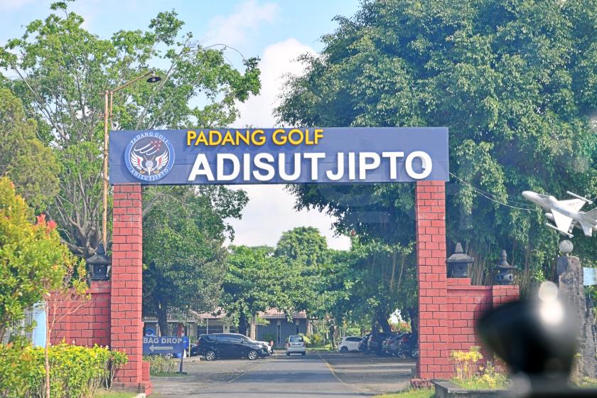 Adisutjipto Golf Club — original course and clubhouse photograph 2