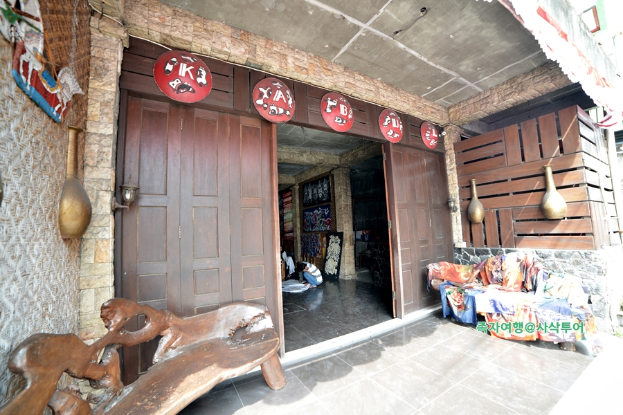 Kabul Batik Art Gallery — original visitor photograph 1