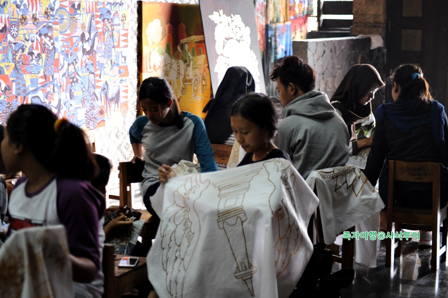 Kabul Batik Art Gallery — original visitor photograph 7