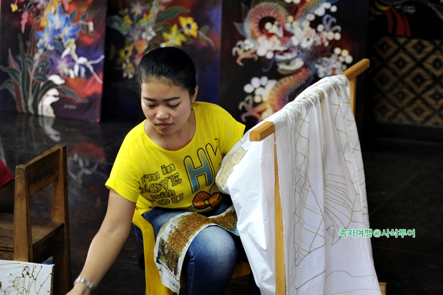 Kabul Batik Art Gallery — original visitor photograph 8