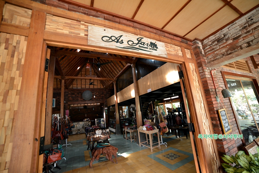 ASJAVA Genuine Leather — original visitor photograph 2