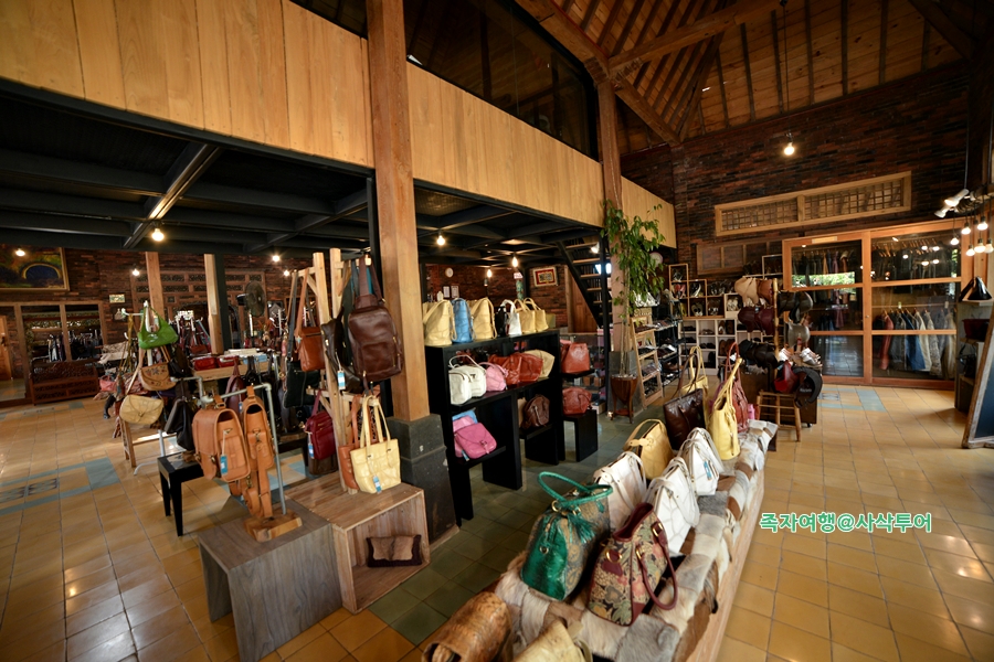 ASJAVA Genuine Leather — original visitor photograph 3