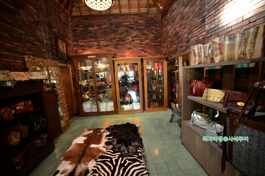 ASJAVA Genuine Leather — original visitor photograph 4