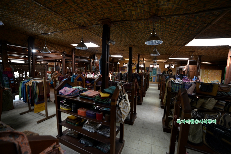 ASJAVA Genuine Leather — original visitor photograph 6